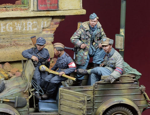 Kübelwagen crew #2 Berlin 1945