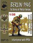 Polnischer Infanterist mit PPSh Berlin 1945