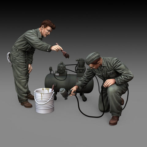 Soldaten bei Malerarbeiten WWII