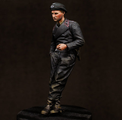 Panzerunteroffizier leaning 1935-40