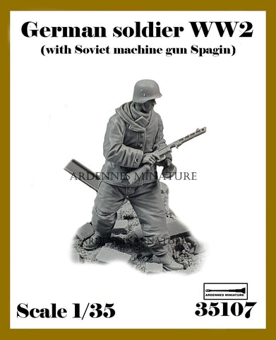 Deutscher Soldat mit russischer MP WWII