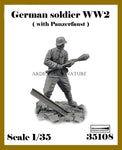 Deutscher Soldat mit Panzerfaust WWII