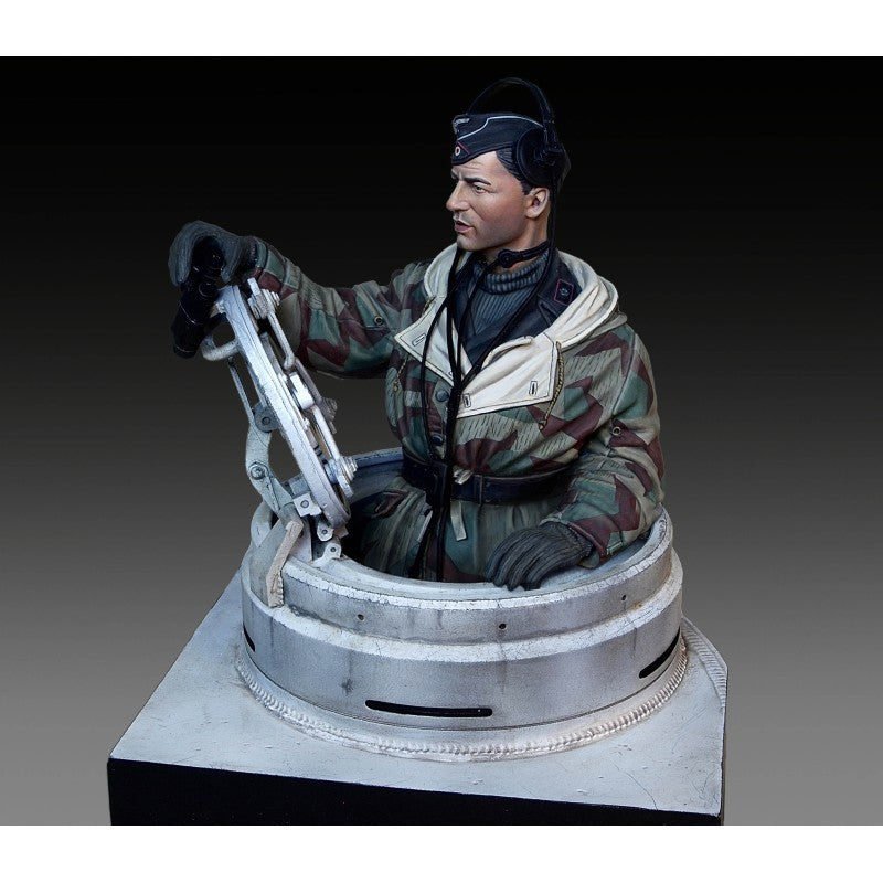 German tank commander in winter clothes WWII – Exter Company
