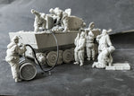 Deutsche Winter Tiger-Besatzung beim betanken & aufmunitionieren WWII