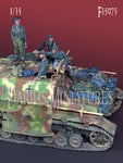German WSS Panzer IV/70 crew with accessories WWII