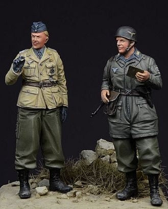 German Fallschirmjäger & Officer