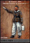 WSS Panzersoldat beim Wintertarnen 1944 #2
