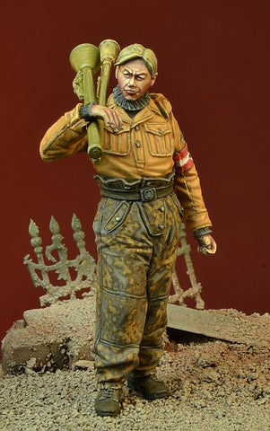 Hitlerjunge mit Panzerfäusten 1945