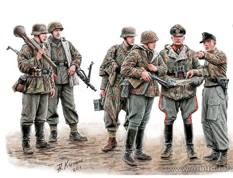 Let´s stop them here ! German Infantry men 1945