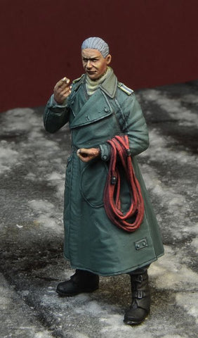 Luftwaffen Mechaniker mit Kradmantel WWII
