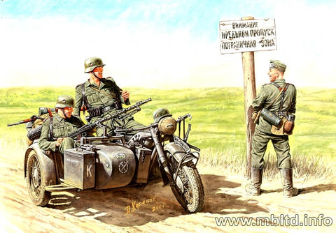 German motorcyclists letting a stream 1940/43