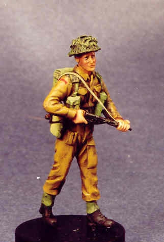 Englischer Soldat mit Maschinenpistole Sten