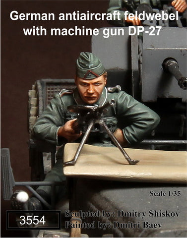 Wehrmachts-Flakfeldwebel mit MG DR-27 aufgesessen