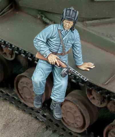 Russischer Panzersoldat springt vom Panzer 1943-44