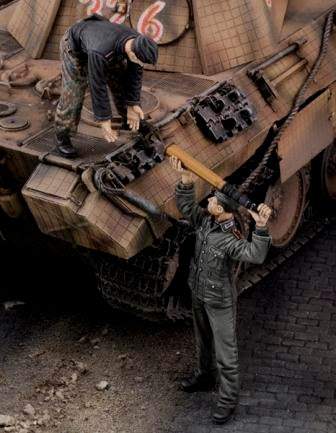 German tankers loading ammo