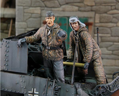 Deutsche Wehrmacht Panzerbesatzung beim aufmunitionieren