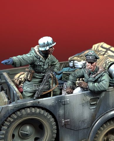 WSS officer with MG gunner WWII