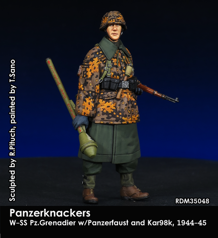 WSS Grenadier with Panzerfaust & K98 1944/45