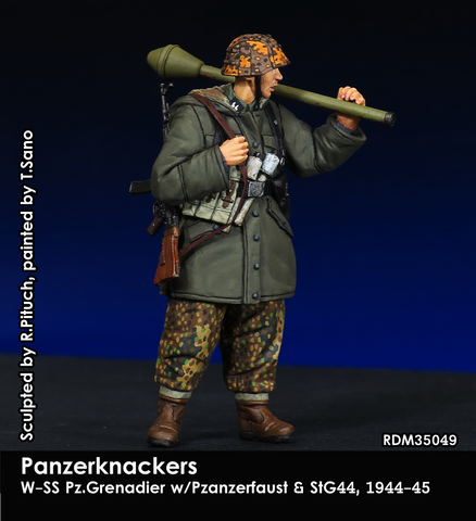 WSS Grenadier with Panzerfaust & StG44 1944-45