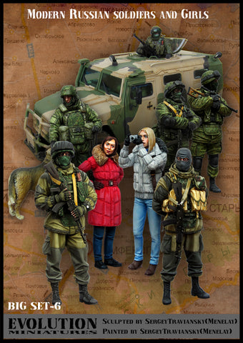 Moderne Russische Soldaten mit Mädchen