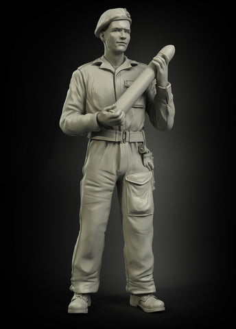 Britischer RAC Panzersoldat beim aufmunitionieren #3