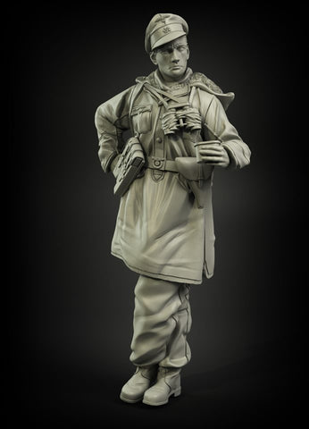 WSS Officer in Anorakanzug at rest