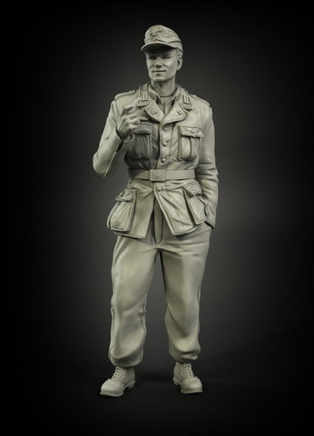 DAK Panzersoldat mit Pfeife