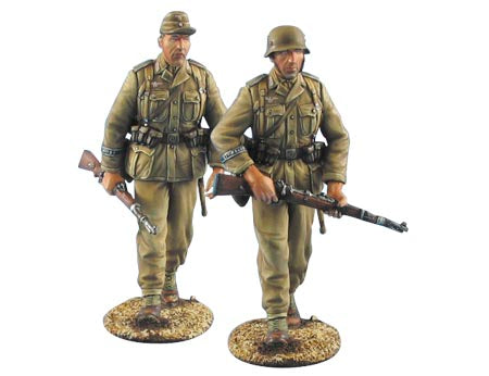 DAK Infantry men walking with rifle