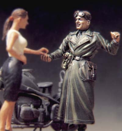 Deutscher Kradmelder mit junger Frau 1943
