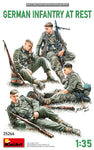 Deutsche Infanteristen beim Rasten WWII