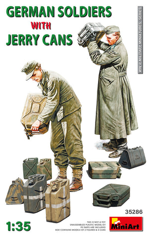 Deutsche Soldaten mit Kanistern WWII
