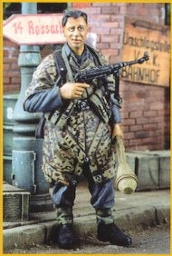 Deutscher Soldat mit Poncho