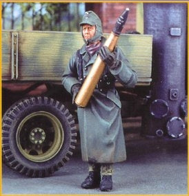 Deutsche Panzersoldat mit Panzergranate