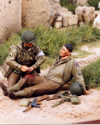 U.S. Sanitäter mit verwundetem Kameraden 30.Infantriedivision 1944
