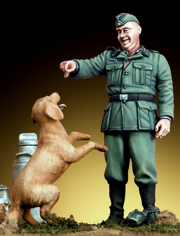 Deutscher Unterfeldwebel mit Hund 1942-43
