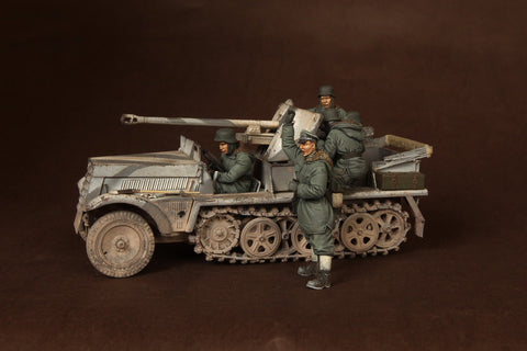Crew for 5cm Pak 38 on Zugkraftwagen 1t
