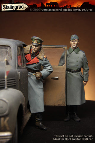Deutscher General mit seinem Kraftfahrer 1939-45