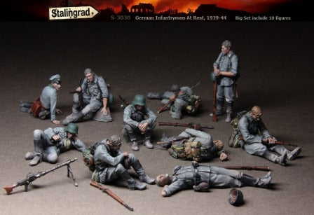 German Wehrmacht Infantrymen with officer at Rest 1939-44 Big Pack