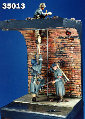 German Tank Killer Team Berlin Sewer1945