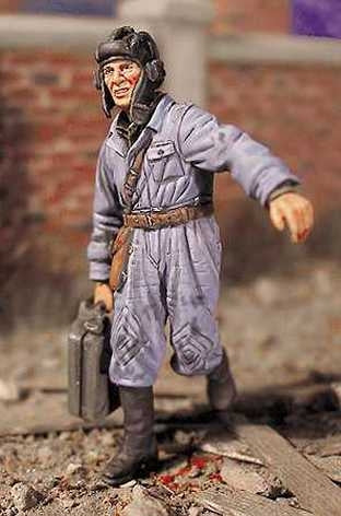 Russischer Panzersoldat mit Kanister 1943